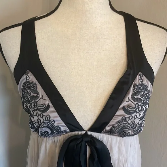 Fantastic embroidered like linen dress with satin details maxi dress - Picture 3 of 10